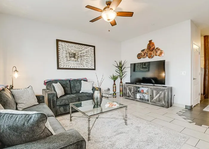 Holiday home < 1 Mi To Fountain Park: Desert Gem W/ Pool Access Fountain Hills