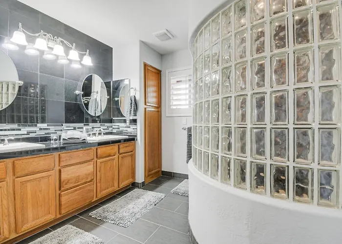 < 1 Mi To Fountain Park: Desert Gem W/ Pool Access Fountain Hills