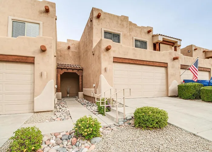 < 1 Mi To Fountain Park: Desert Gem W/ Pool Access *