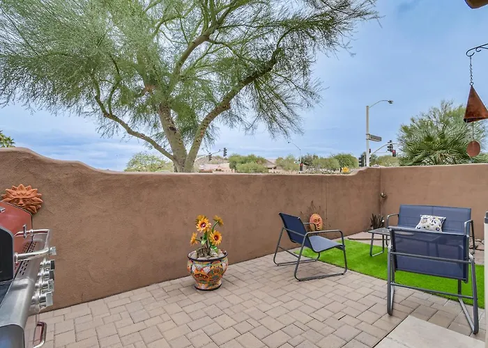 < 1 Mi To Fountain Park: Desert Gem W/ Pool Access Holiday home *