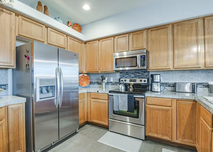 Holiday home < 1 Mi To Fountain Park: Desert Gem W/ Pool Access