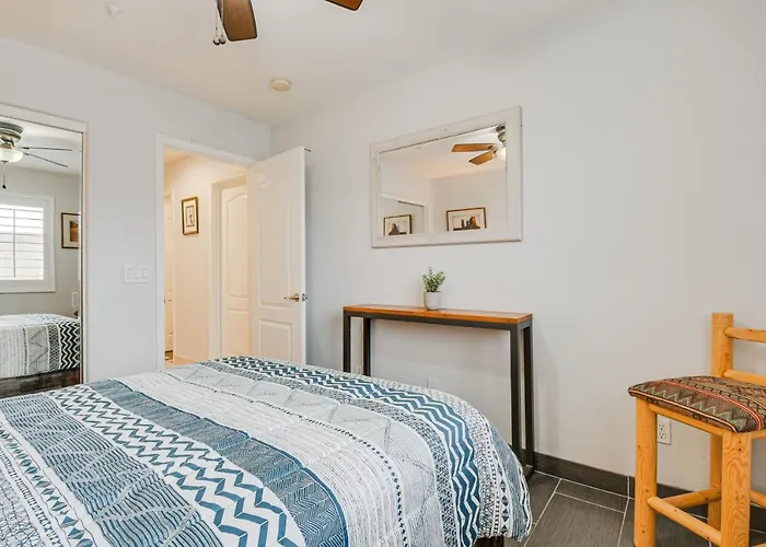 < 1 Mi To Fountain Park: Desert Gem W/ Pool Access