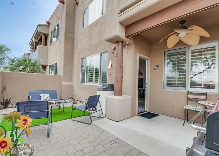 Holiday home < 1 Mi To Fountain Park: Desert Gem W/ Pool Access