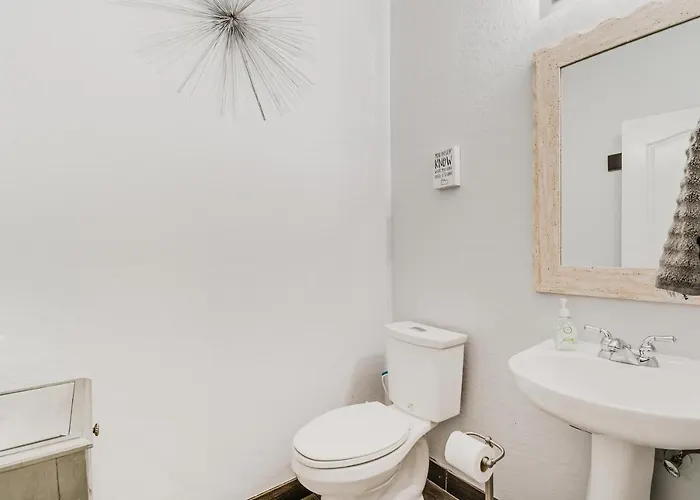 Holiday home < 1 Mi To Fountain Park: Desert Gem W/ Pool Access *