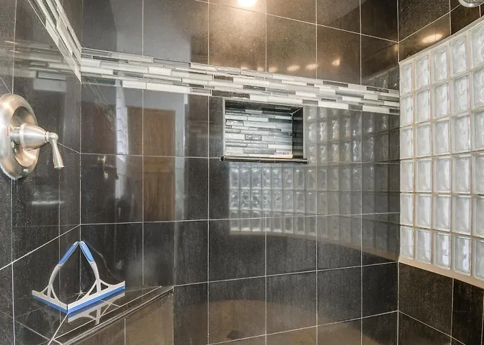 < 1 Mi To Fountain Park: Desert Gem W/ Pool Access